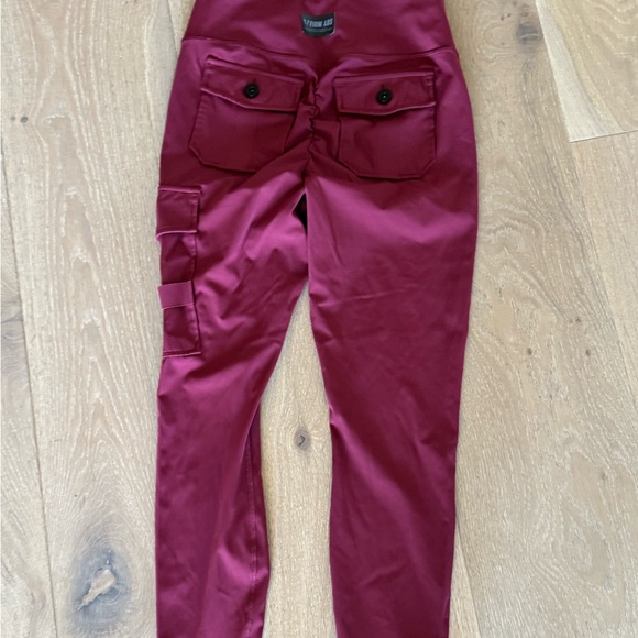 Women's Burgundy Cargo Leggings - Picture 4 of 5